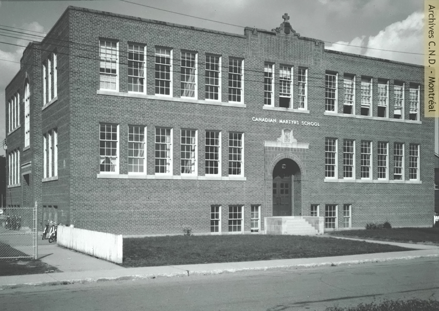 Vista exterior - Canadian Martyrs School