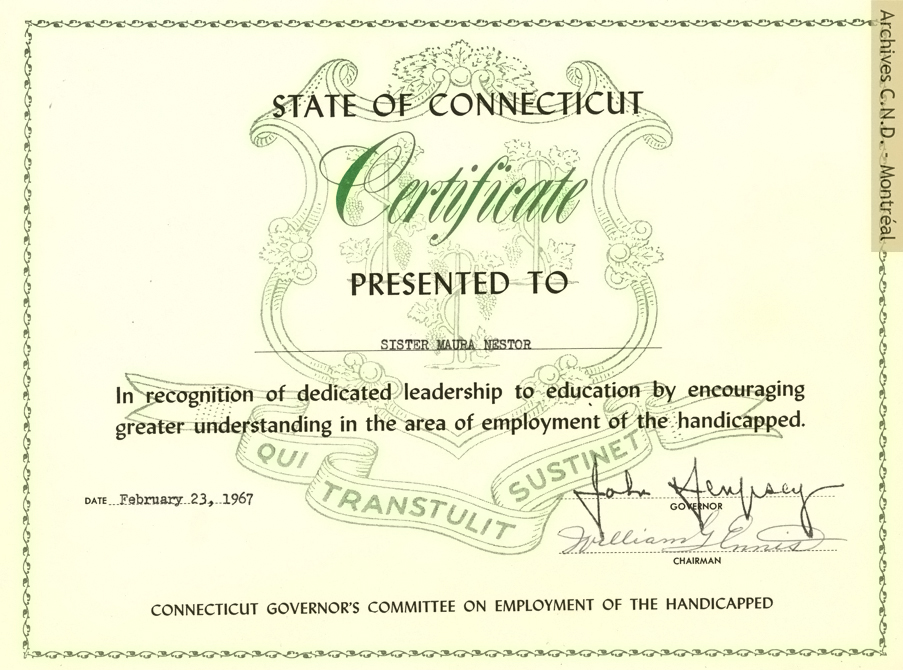 Certificat remis à sœur Maura Nestor (Saint Maura Regina) remis par le Comité du gouverneur sur l'employabilité des personnes handicapées