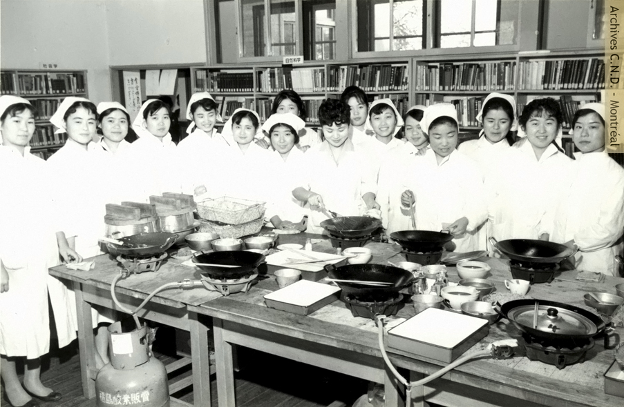 Lección de cocina en Sakura no Seibo Junior College (Colegio junior Nuestra-Señora-de-los-Cerezos)