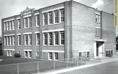 Vista exterior - Holy Cross School