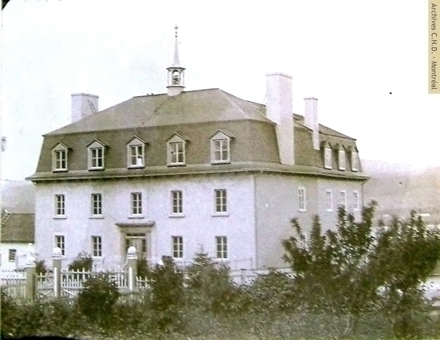 Exterior view - Couvent de la Sainte-Famille / École ménagère moyenne