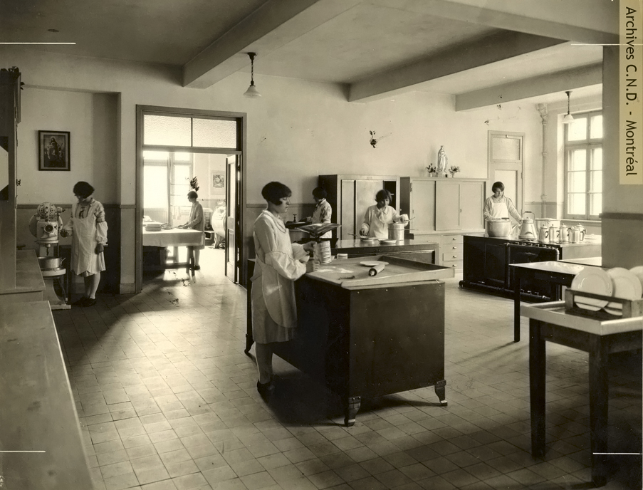 Culinary Art class at collège Marguerite-Bourgeoys