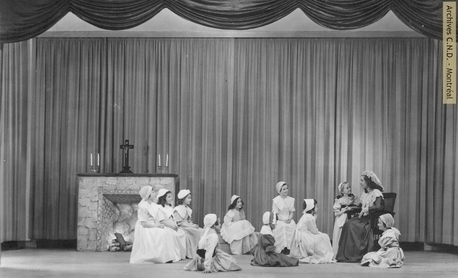 Opening scene of the play "Le jeu de la voyagère" by Rina Lasnier, performed by the students of the teacher training college