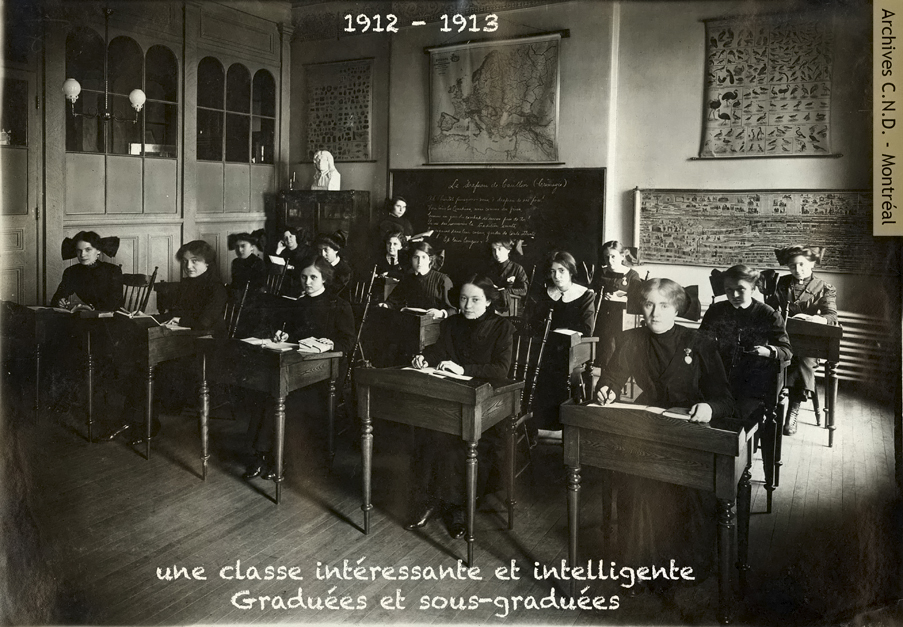Alumnas diplomadas y pre-diplomadas del Convento Mont Sainte-Marie