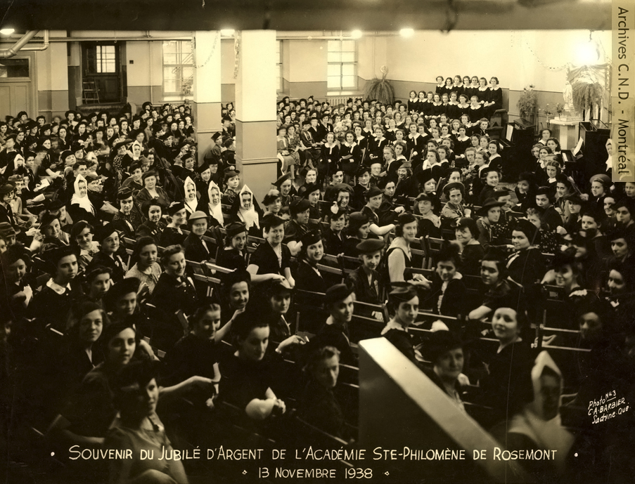 Foto recuerdo del Jubileo de Plata de la Academia Sainte-Philomène