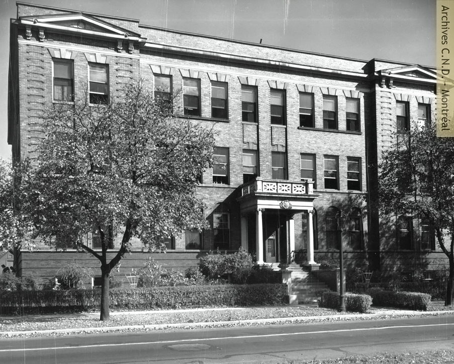 Exterior view - Saint Louis Academy / Pullman School