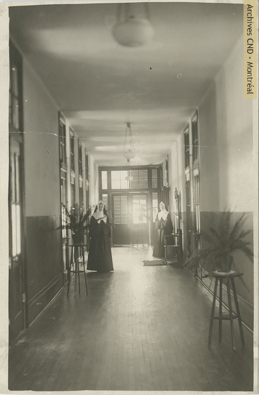 Couloir de l'académie Marguerite-Lemoyne