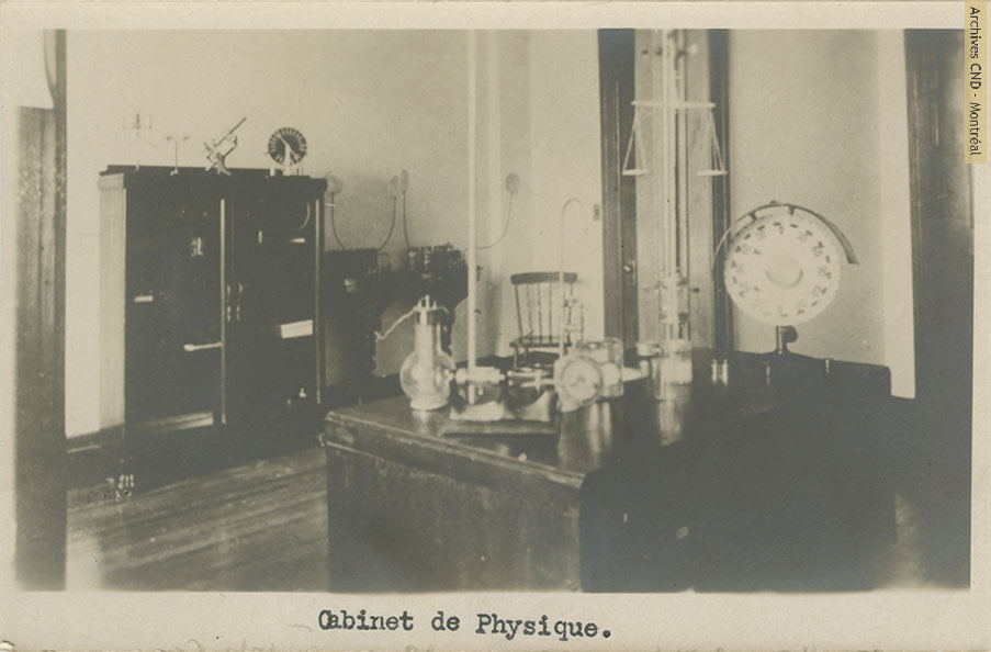 Physics room at École normale