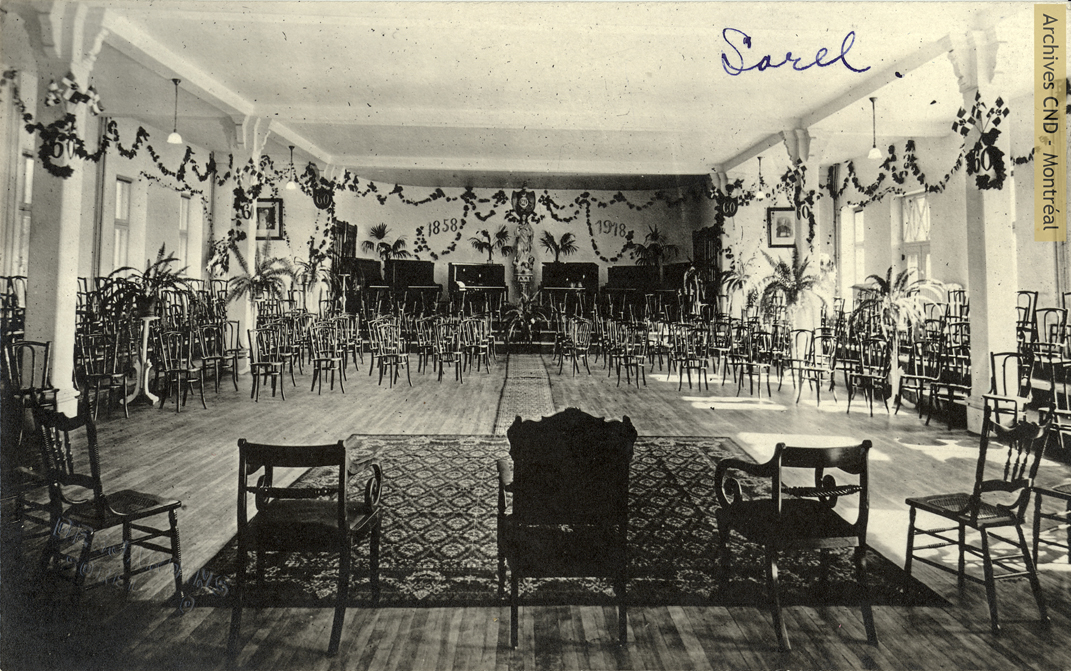 Reception room at couvent Saint-Pierre