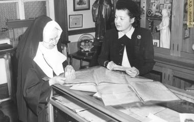 Sister Saint-Pierre-Martyr (Marie-Anne-Aldegonde Desjardins), Archives Director, with the actress Estelle Mauffette