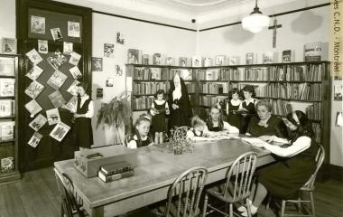 Biblioteca de la Saint Ann Academy