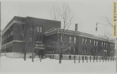 Vista exterior - École Notre-Dame-du-Perpétuel-Secours / École Notre-Dame-du-Bon-Conseil