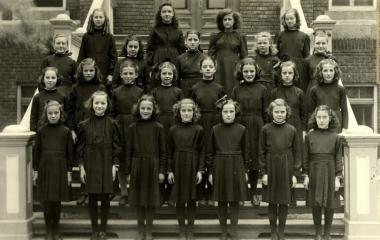 Fifth grade boarding school students of Sister Sainte-Marie-de-la-Compassion (Marie-Florence-Émérentine Poissant)