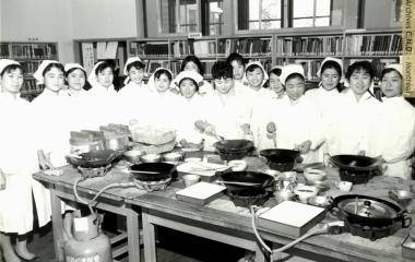 Leçon de cuisine au Sakura no Seibo Junior College (Collège junior Notre-Dame-des-Cerisiers)