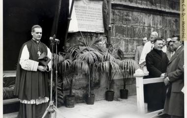 Alocución del Arzobispo de Montreal, Mons. Paul-Émile Léger, durante el descubrimiento de la placa conmemorativa en honor a Marguerite-Bourgeoys atrás de la iglesia Saint-Jean