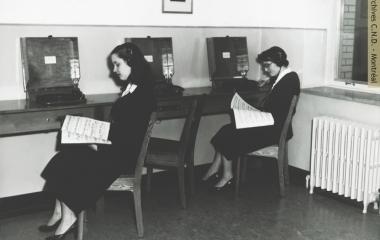 Students at the record library at École normale de musique