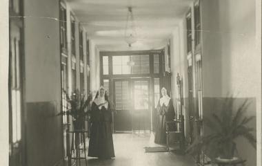 Couloir de l'académie Marguerite-Lemoyne